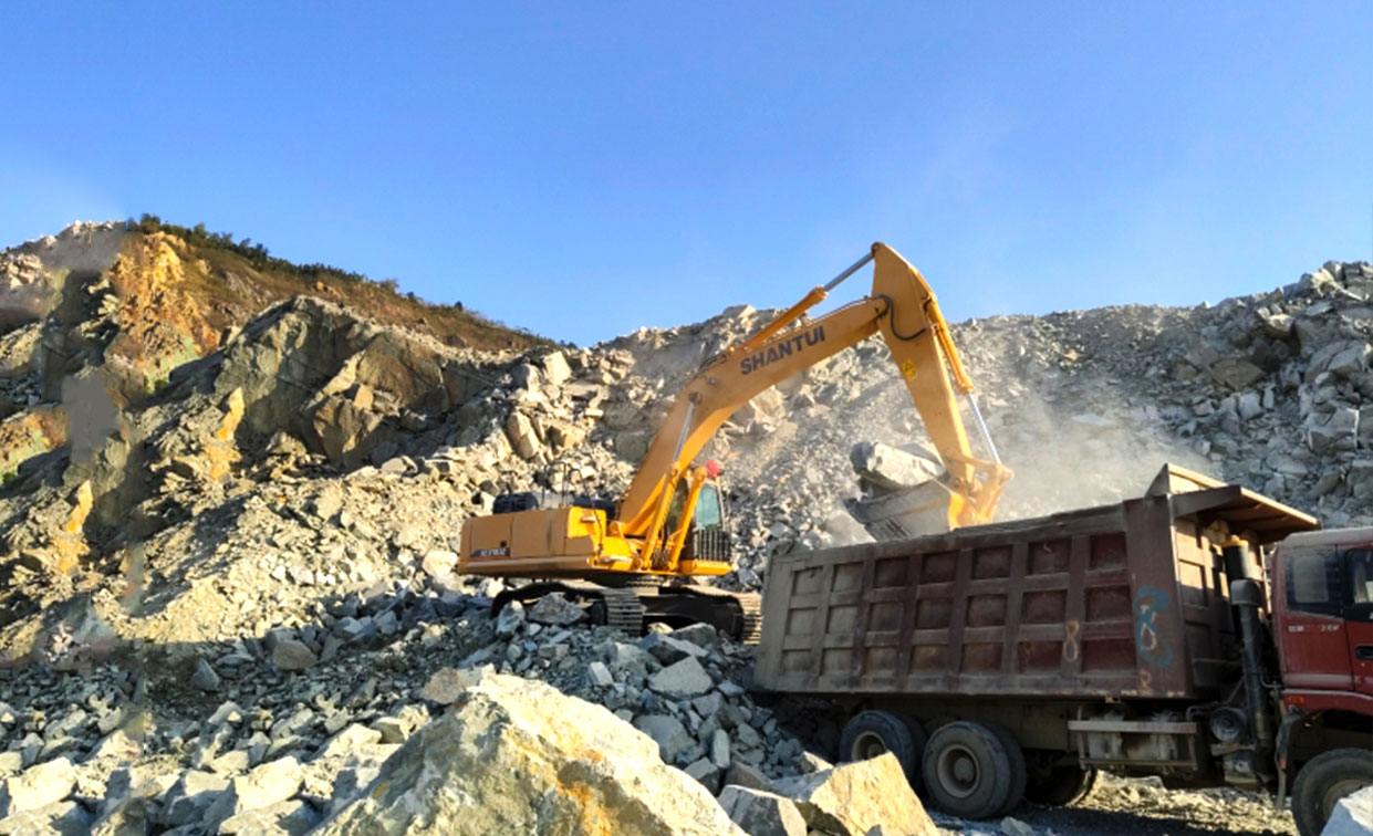 Shantui SE370LC excavator works on a mining site in Eritrea