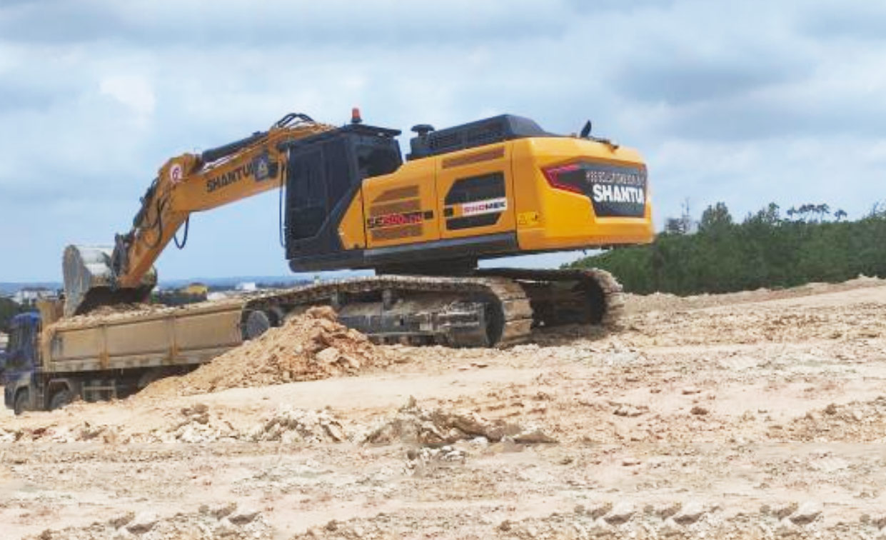 Shantui SE350 excavator works In the railway construction project in Malaysia